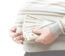 Hai người Trung Quốc thuê phụ nữ Việt ra nước ngoài mang thai hộ giá 300 triệu đồng