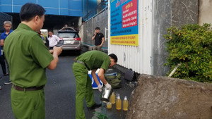 Bắt quả tang công ty giặt ủi ở TP.HCM xả nước thải ra sông Soài Rạp