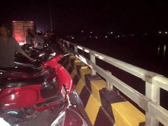 Tìm kiếm tung tích nữ giáo viên nhảy cầu ở Hải Dương