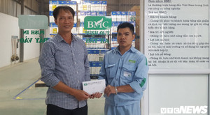 Tài xế container được trả lại 12 triệu đồng tiền đền bù thừa: 'Xã hội còn nhiều điều tốt đẹp'