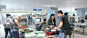 Nam hành khách định mang cả súng và 177 viên đạn lên máy bay