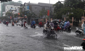 Tiếp tục mưa khủng khiếp, Đà Nẵng ngập trở lại