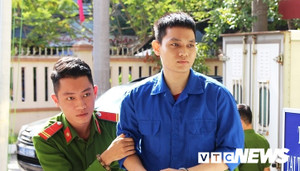 Phút lĩnh án của thiếu úy công an mua 38 lít a xít tạt vợ sắp cưới