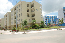 Nhiều khu nhà tái định cư vắng như chua Bà Đanh