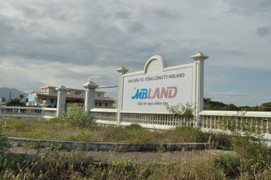 'Đại gia' MBLand bỏ hoang Resilient Field Cam Ranh