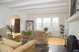 Hy hữu: Chưa ai dám mua biệt thự cổ giá chỉ 10 USD