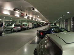 Hàng trăm triệu đồng một chỗ đỗ xe, muốn mua cũng khó