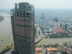 Cao ốc bị gán nợ, dân có mất nhà?