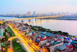 Thành phố hai bên sông Hồng không thể vội vã