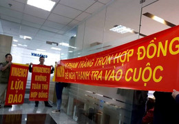 Chủ đầu tư chậm bàn giao nhà, cư dân chung cư ngoại giao đoàn bức xúc