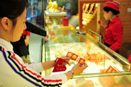 Giá vàng hôm nay 13/12: Tăng mạnh bất chấp đồng USD phục hồi