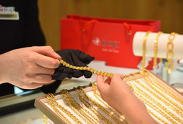 'Bốc hơi' hơn nửa triệu đồng/lượng, giá vàng trong nước mất mốc 42 triệu đồng