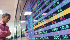 Có tiền, nên đầu tư cổ phiếu ngành nào?