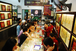 Giá vàng rơi thẳng đứng sau tuyên bố bất ngờ của ông Trump