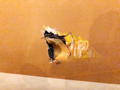 Máy bay của Vietnam Airlines tại Tân Sơn Nhất bị xe thang đâm thủng vỏ