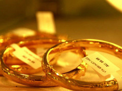 Giá vàng vẫn ở ngưỡng thấp sau động thái giảm lãi suất của FED