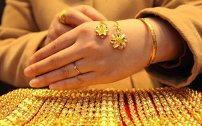 Vàng chịu thêm áp lực, khó tăng giá