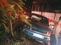 Tài xế 'xe điên' gây tai nạn liên hoàn còn chống đối, tấn công cảnh sát