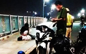 'Ma men' lái xe máy tông liên hoàn trên cầu Thủ Thiêm