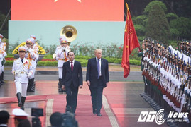 Tổng thống Trump chia sẻ gì trên trang cá nhân trong 3 ngày ở Việt Nam?