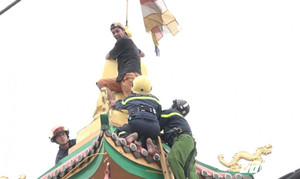 Thanh niên ngáo đá trèo lên nóc chùa nhảy múa: Đối tượng khai nghiện ma túy, nhiễm HIV