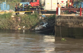 Thanh niên nhậu say rơi xuống sông, bỏ xe về nhà ngủ khiến hàng chục người nhái tìm kiếm