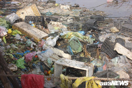 Tiểu thương xả rác vô tội vạ, sông Roòn 'chết' dần trong ô nhiễm