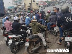 Bắt tên trộm xe máy sau 30 phút gây án