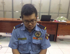 Bảo vệ chung cư trộm gần 1,5 tỷ đồng bật khóc khi ra đầu thú