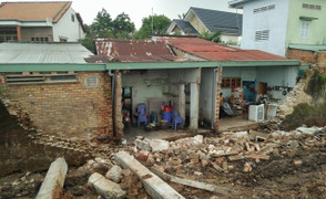 Sập tường rào công trình xây dựng, 3 người thương vong ở Đồng Nai