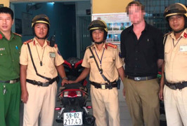 Phát hiện người nước ngoài đi xe của mình bị mất trộm