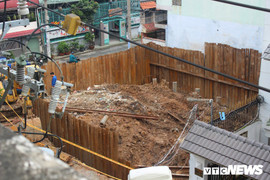 Tìm thấy bom trong công trình xây dựng giữa khu dân cư ở TP.HCM