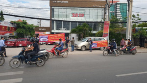 Từ chối bảo hành, Hyundai Ngọc An bị khách hàng căng băng rôn phản đối