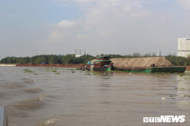 Hệ thống kênh, rạch đa dạng, vì sao giao thông đường thủy ở TP.HCM không phát triển?