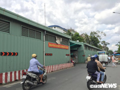 Ảnh: TP.HCM yêu cầu tháo dỡ, chợ tạm Bình Tây vẫn ngang nhiên chiếm dụng lòng đường