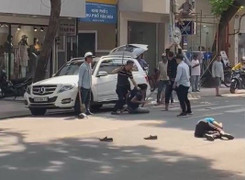 Nhóm côn đồ đánh người dã man giữa phố TP.HCM: 'Không ai dám can ngăn vì chúng quá hung hăng'