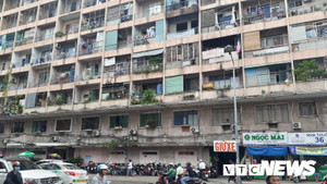 Cận cảnh ký túc xá xuống cấp nghiêm trọng nằm sát bệnh viện ở TP.HCM