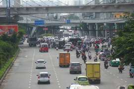 TP.HCM tăng phí đăng ký ô tô dưới 9 chỗ lên 20 triệu đồng