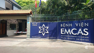 Khách hàng chết sau nâng ngực ở Bệnh viện thẩm mỹ EMCAS: Bác sĩ phẫu thuật là ai?