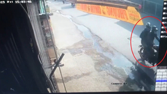 TP.HCM: Công an trích xuất camera, nhận diện 2 tên cướp tiệm vàng