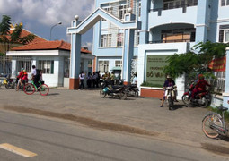 Truy tìm học sinh cầm dao đuổi chém bạn ở TP.HCM