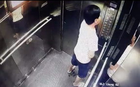 Người đàn ông 'tè' bậy trong thang máy là cư dân chung cư Thạnh Lộc