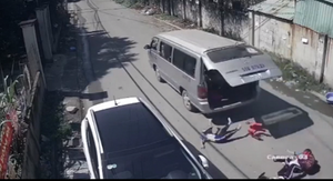 3 học sinh tiểu học rơi khỏi xe đưa đón ở Đồng Nai