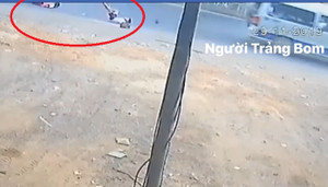 2 học sinh lại bị văng xuống đường từ xe đưa đón: Thông tin mới nhất