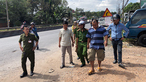 2 học sinh rơi khỏi xe đưa đón ở Đồng Nai: Tài xế nói gì?