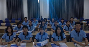 Vì sao Đại học Công nghiệp Thực phẩm TP.HCM bắt sinh viên mặc đồng phục cả tuần, cấm cạo trọc đầu?