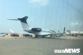 Vợ chồng cựu Tổng thống Mỹ Obama rời Việt Nam