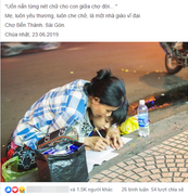 Xúc động hình ảnh mẹ cầm tay con dạy từng nét chữ bên lề đường ở TP.HCM