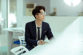 Hot boy ĐH Điện Lực điển trai, cuốn hút trong bộ ảnh kỷ yếu mang phong cách Hàn Quốc