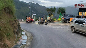 Những kẻ 'cởi truồng' trên Mã Pì Lèng: Suy nghĩ lệch lạc, hành động lố bịch khiến triệu người ghê tởm